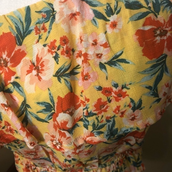 AEO Yellow Floral One Shoulder Crop Top NWT - Picture 3 of 8